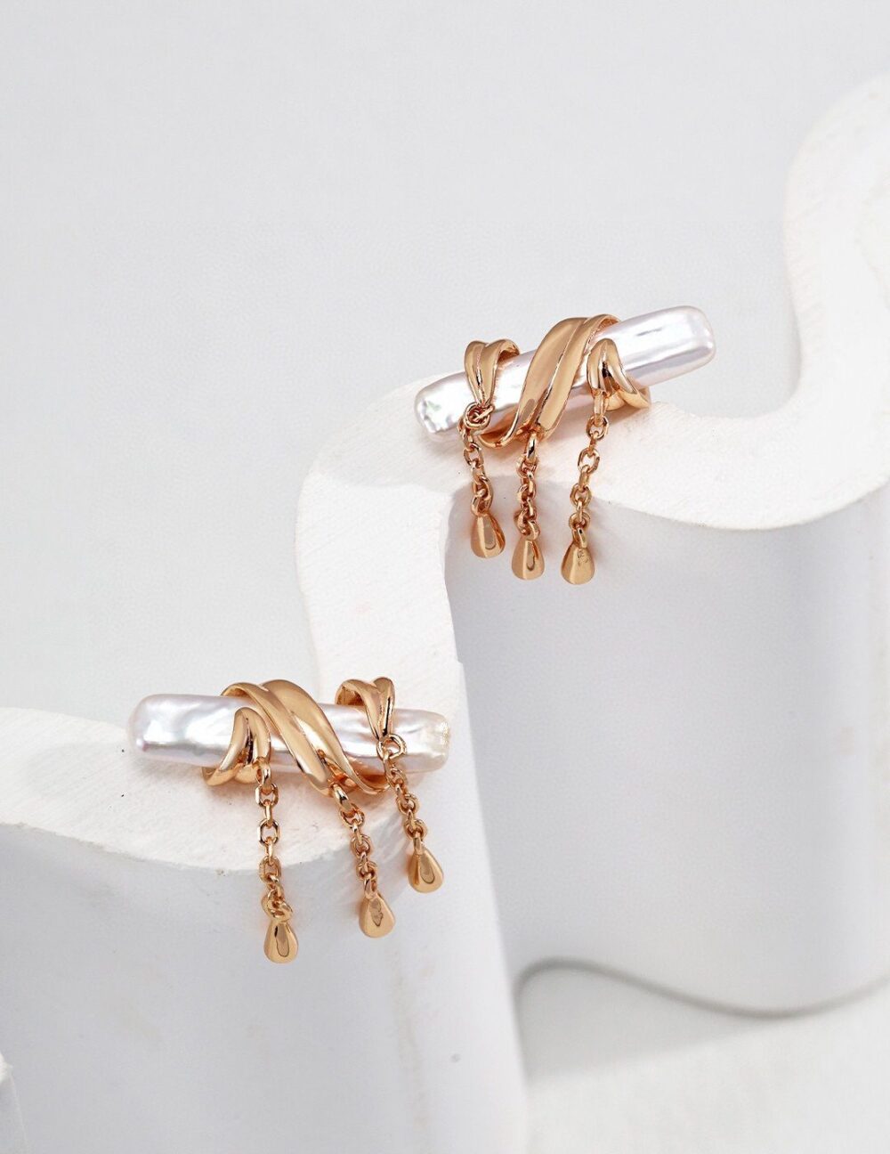 Ribbon Embrace Pearl Earrings