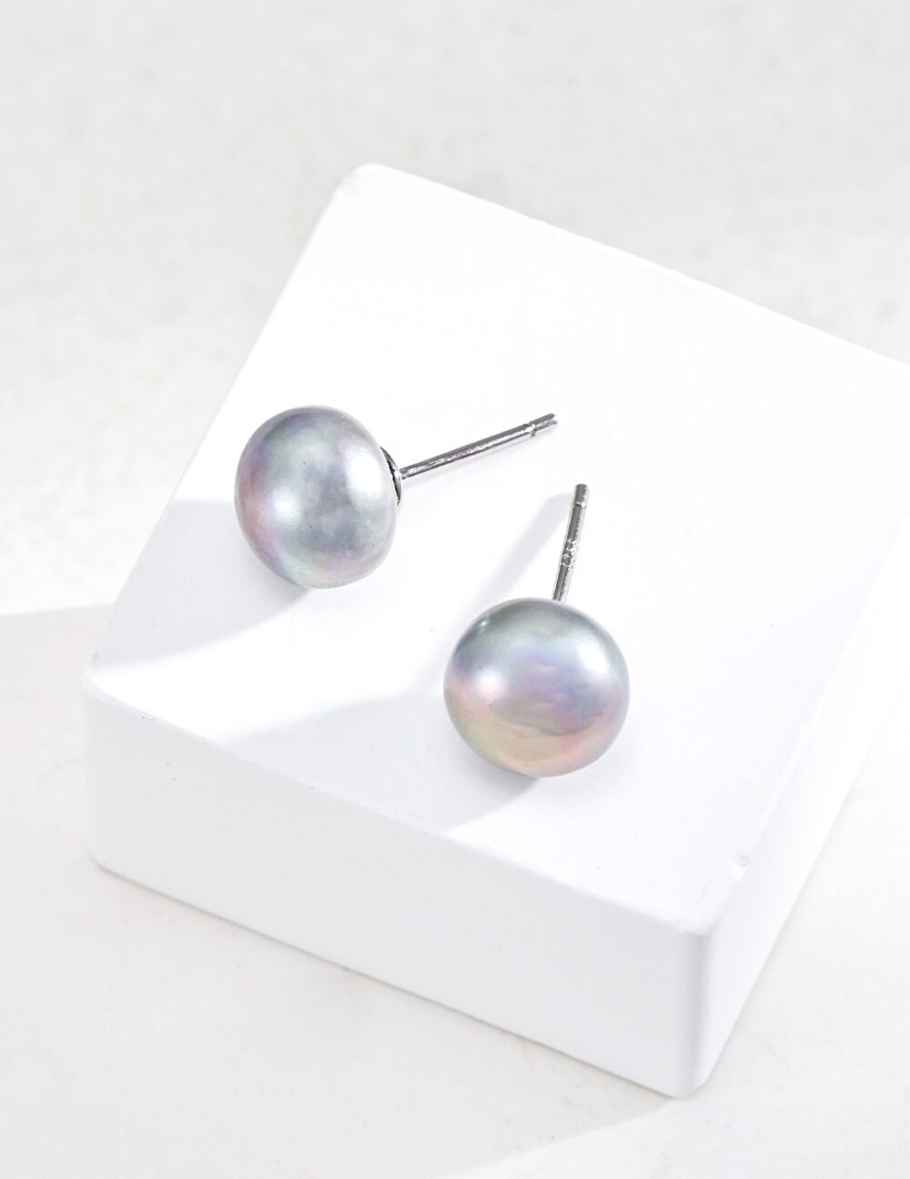 Lustrous Gray Pearl Studs